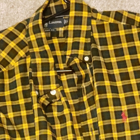 Button down - Picture 3 of 3